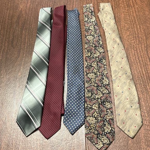 5 Designer Ties Dior, Givenchy, Pierre Jacques, Pietro di Como, & Georgio Salvi - Picture 6 of 6